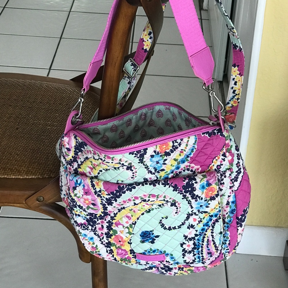 Price reduced! Vera Bradley Carson handbag in Wildflower Paisley Exc Cond.
